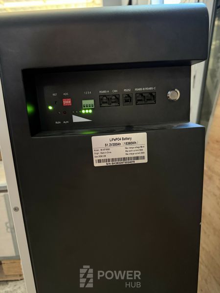 Акумулятор LiFePO4 SKE SK-ST15000 51.2V 300Ah 15.36 кВт&middot;год у металевому корпусі на колесах &mdash; вигляд ззаду