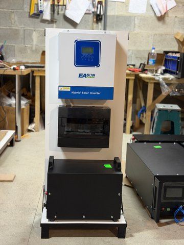 Система резервного живлення: акумулятор 4 кВт, інвертор EASUN-2 KW-12W, щиток автаматики з АВР на 12 модулів на стенді під ключ 0017 фото